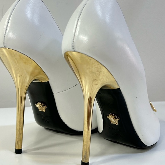 Versace Medusa White Pointed toe pump Heels - Picture 10 of 11